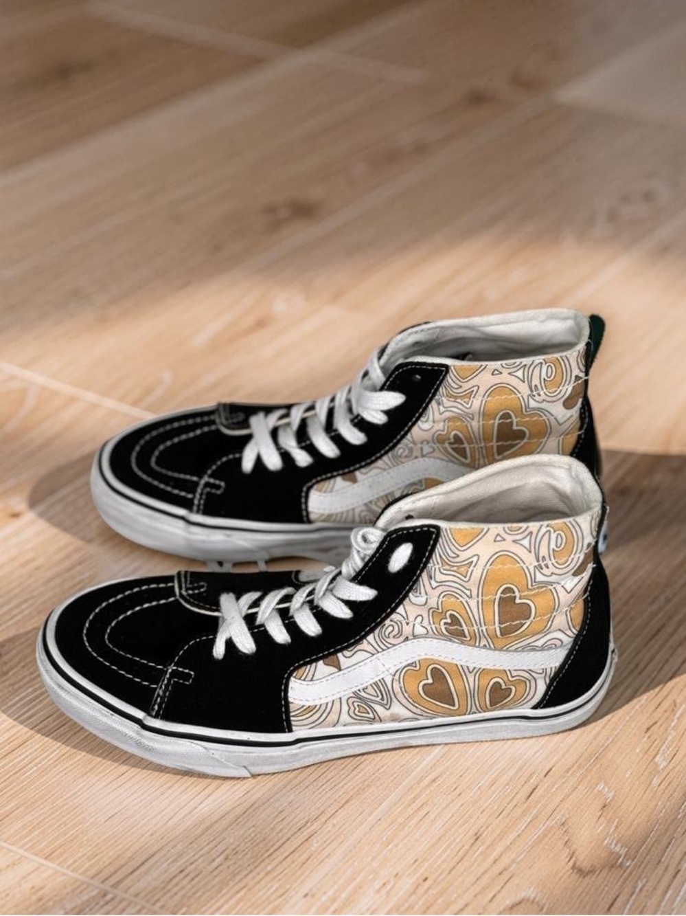 VANS HI-Top,butter yellow Hearts,white,Black
Suede Shoe Mens 8.5 EUC